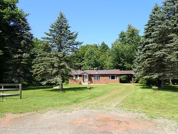 3rd image of 135 Louise Dr