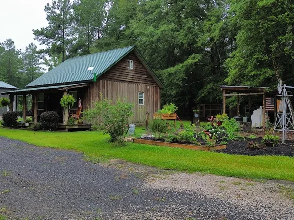 2484 Old Georgetown Rd E, Bethune, SC 29009