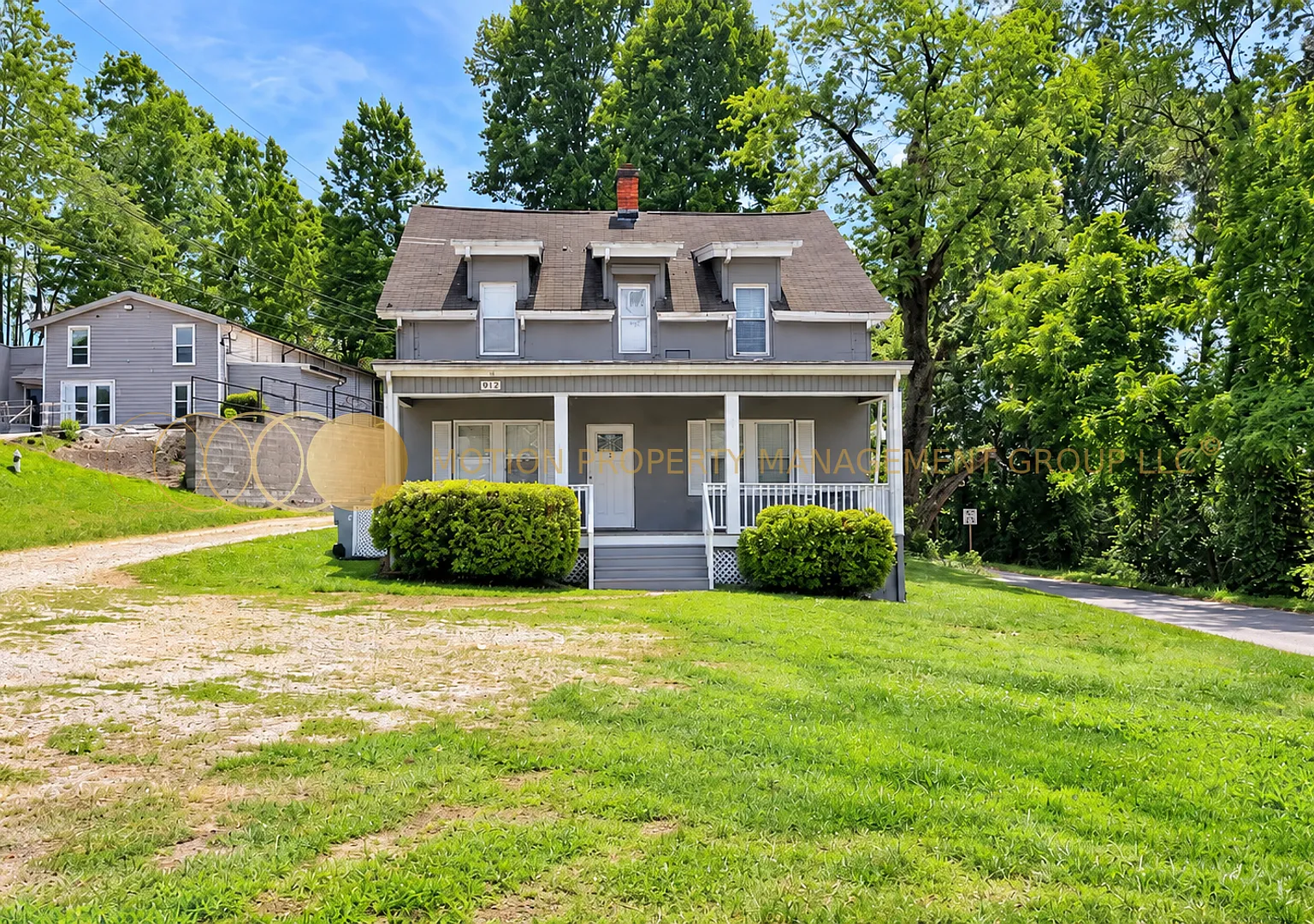 808 Harrisburg Dr SW — Photo 1