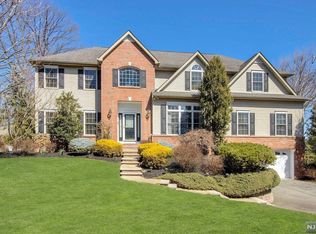 6 Frederick Ct, Park Ridge, NJ 07656