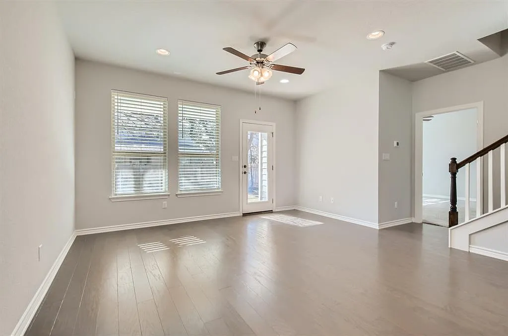 4 bed, 3.5 bath, 2526 sqft, $2,550 — Photo 3