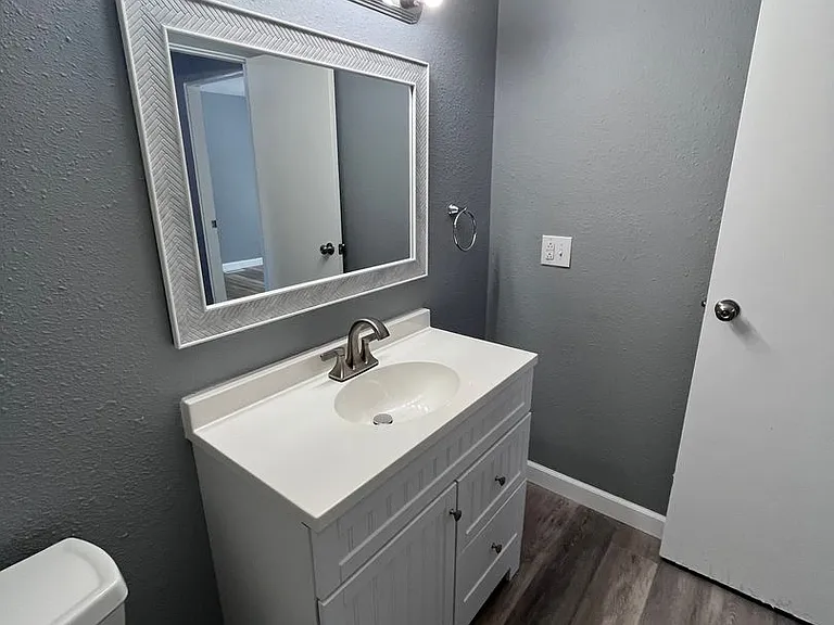 1318 Truman Ave — Photo 16