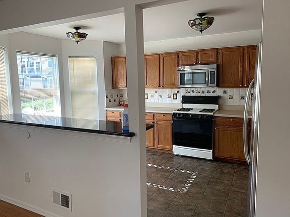 Kitchen w Granite Breakfast 