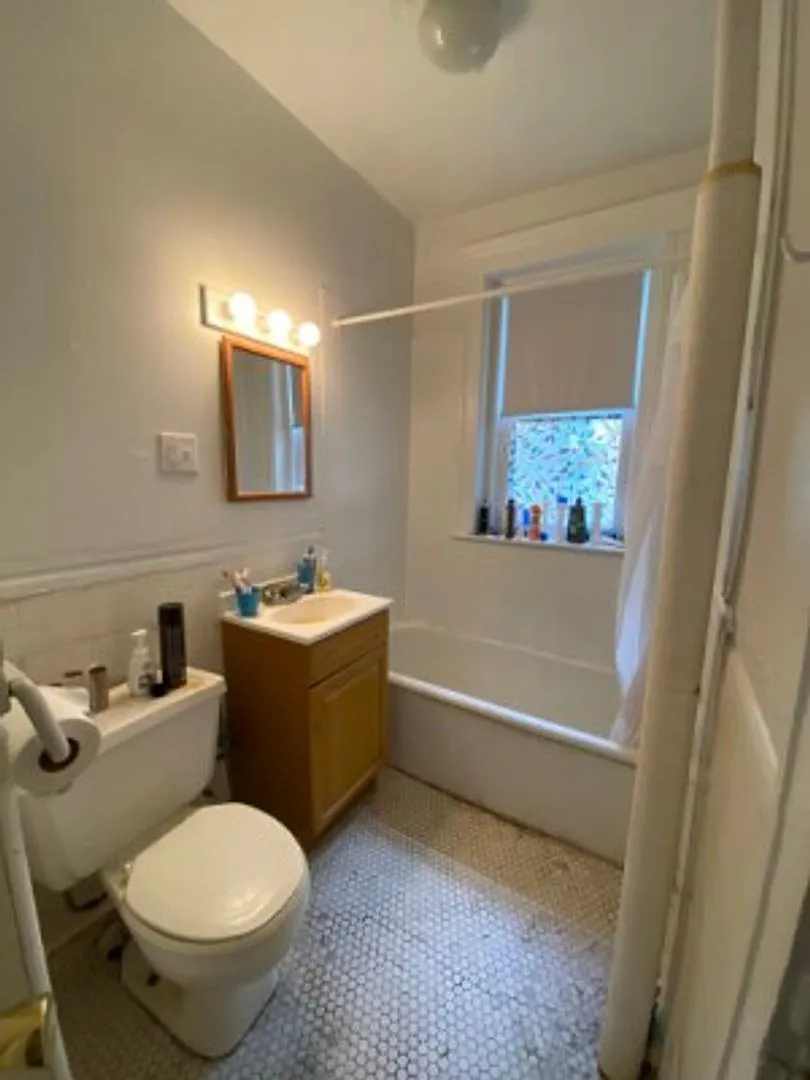 Allston 2 Bed Apt. - 9/1 No Fee. H/Hw Included. — Photo 4