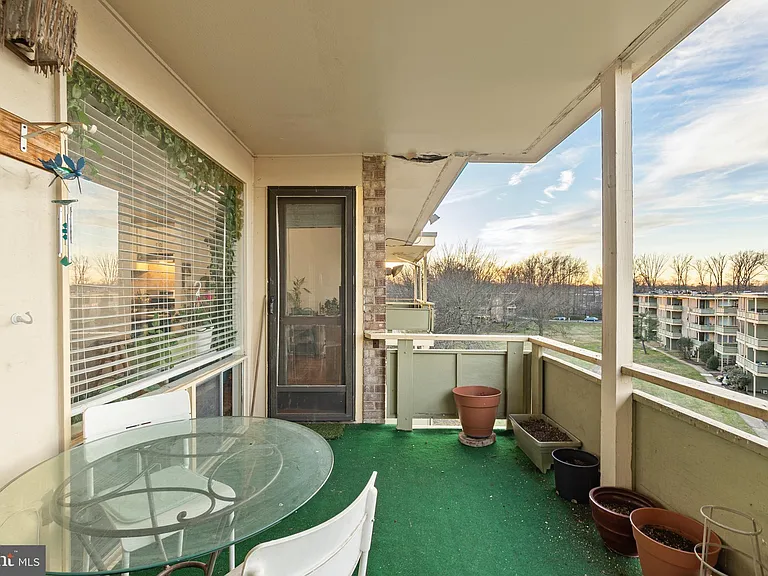 7244 Donnell Pl #D-2 — Photo 23