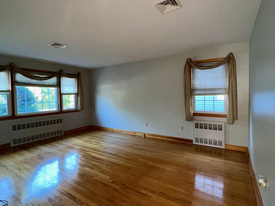 1818 Drumgoole Rd W, Staten Island, NY 10309 Zillow