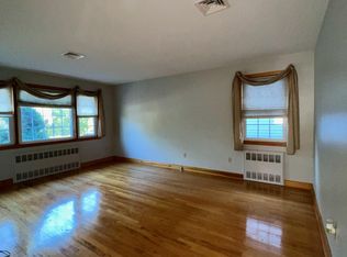 1818 Drumgoole Rd W, Staten Island, NY 10309