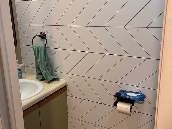 5th image of 925 Main St APT 10