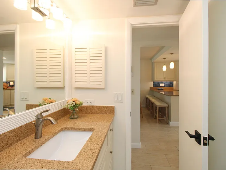 1686 Blue Point Ave #B7 — Photo 32