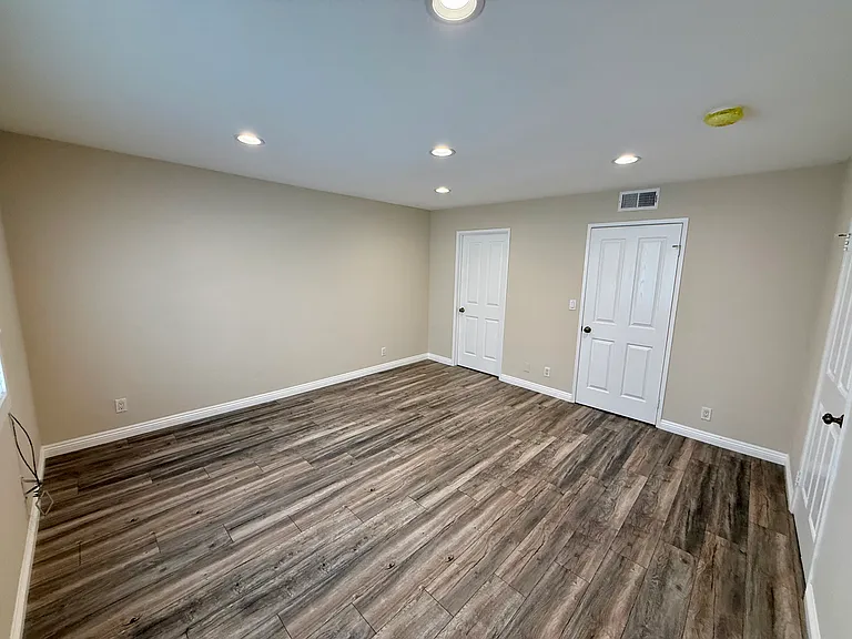 4249 Longridge Ave #104 — Photo 16
