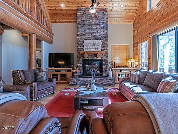 3rd image of 3341 Mariposa Ln