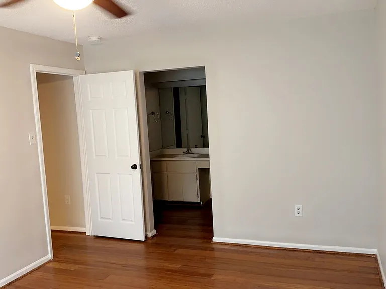 153 Holland Park Cir — Photo 13