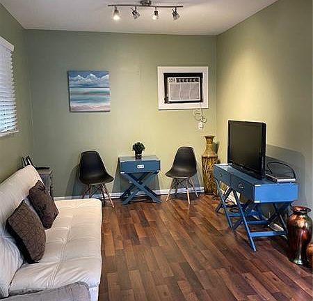 2nd image of 200 NE 16th Ave #3