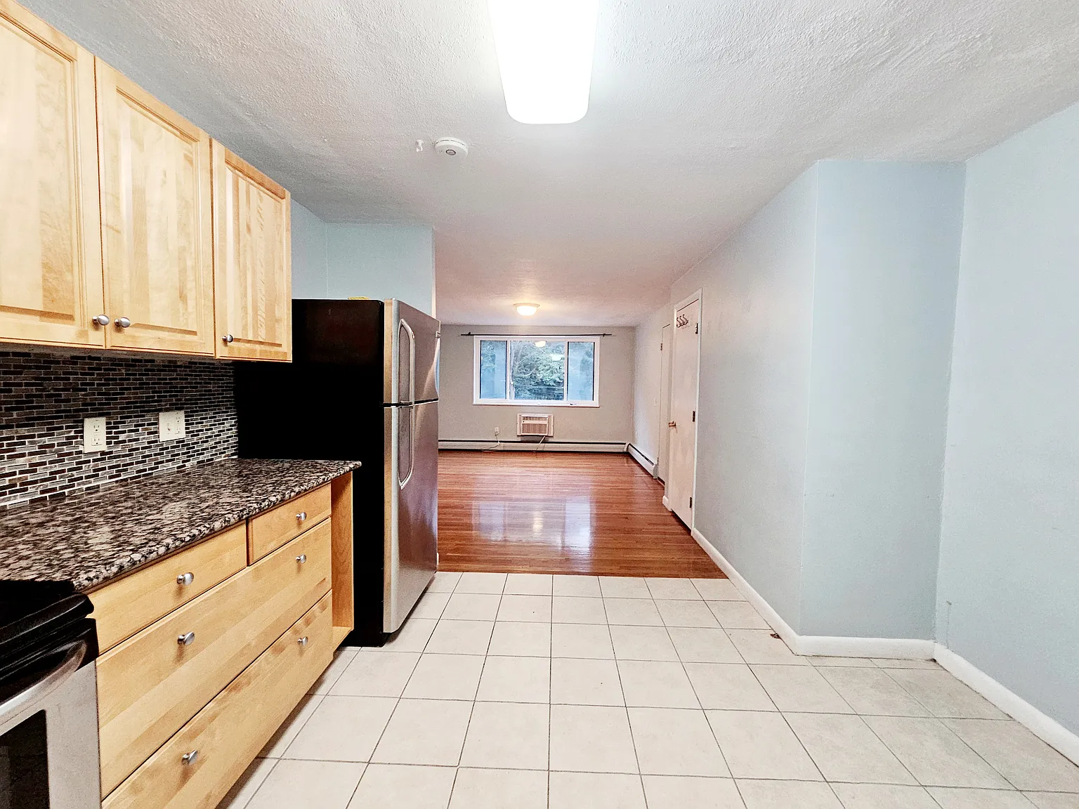 205 Kent St — Photo 3