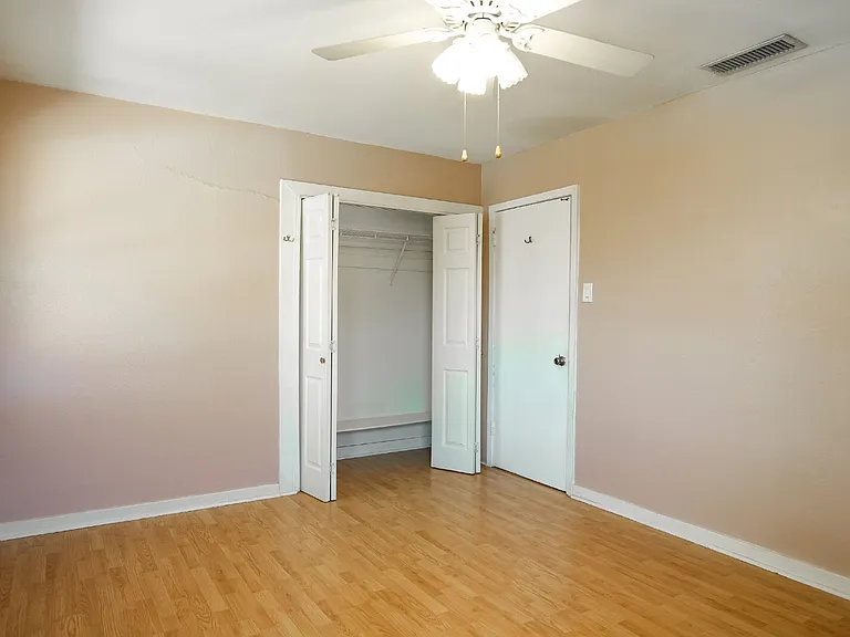 2622 W Summit Ave — Photo 11