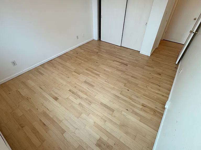 Townvue Heights Apartments — Photo 24
