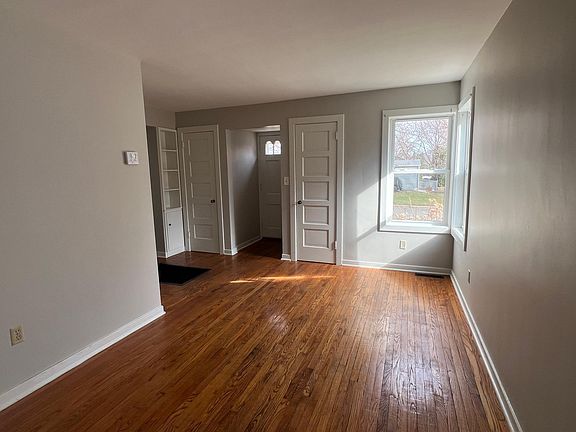 4th image of 603 E Academy St