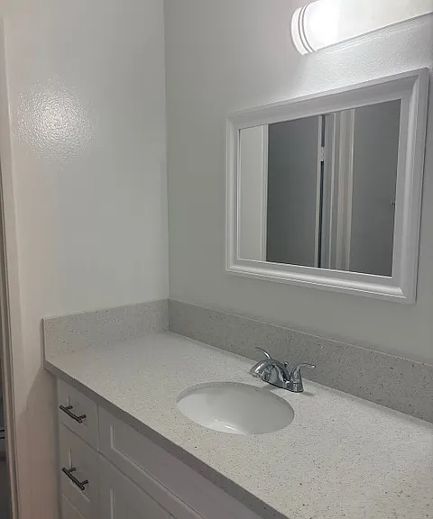 817 Walnut St #19 — Photo 8