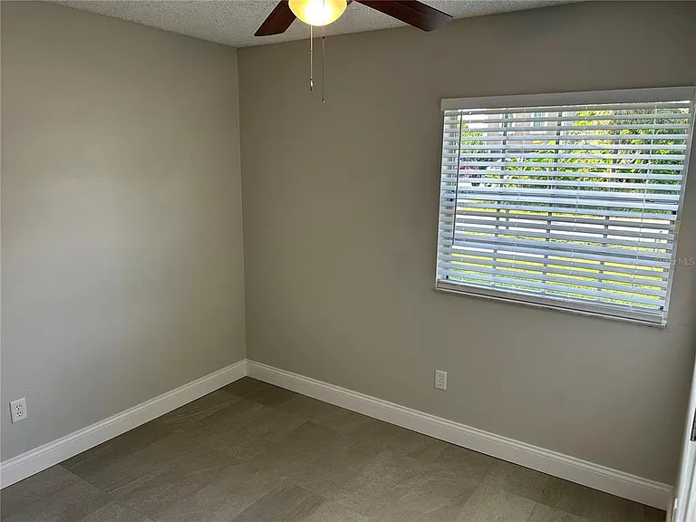 1450 Agatha Dr — Photo 17