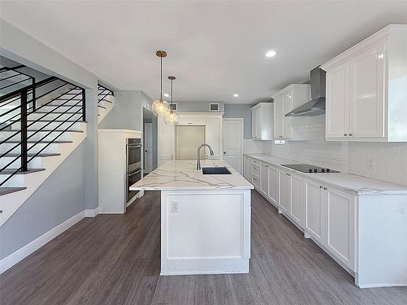 5th image of 3352 Ozark St