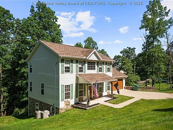 3rd image of 409 Rough Ridge Rd