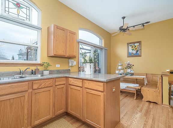 5th image of 25024 W Madison St