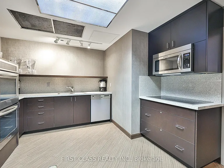 3181 Bayview Ave #902 — Photo 32