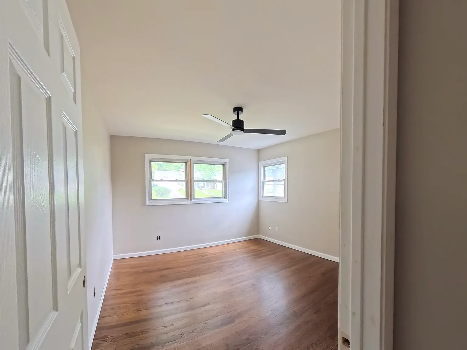 3 bed, 1100 sqft, $2,750 — Photo 3
