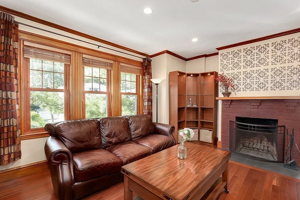 2 bed, 1.0 bath, 1530 sqft, $4,200 — Photo 2