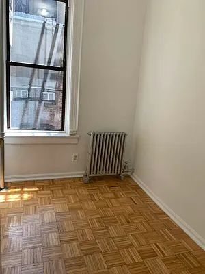 Rented by M.Grossman R.E. Management | media 6