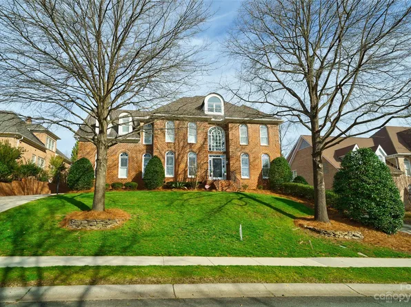 2134 Glade Hill Rd, Charlotte, NC 28270