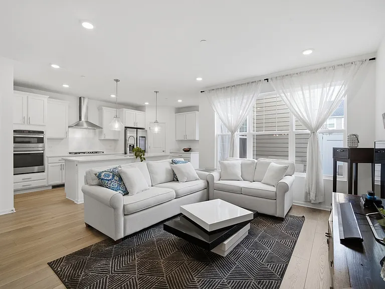 331 Didier Ct — Photo 4