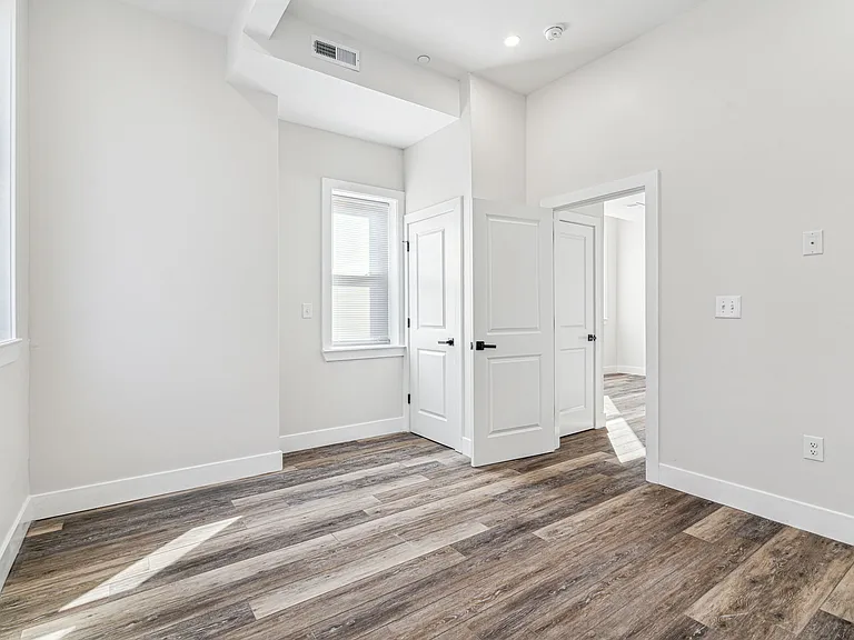 5601 Lansdowne Ave #2 — Photo 12