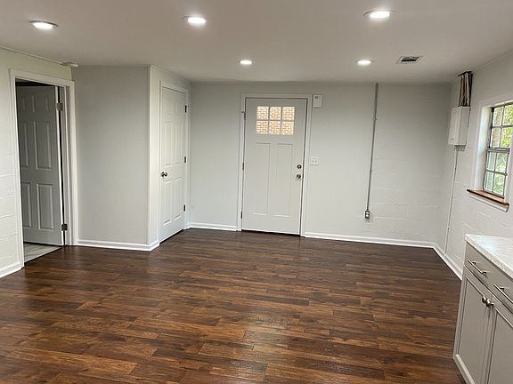 5th image of 113 Wilson Ave Unit B