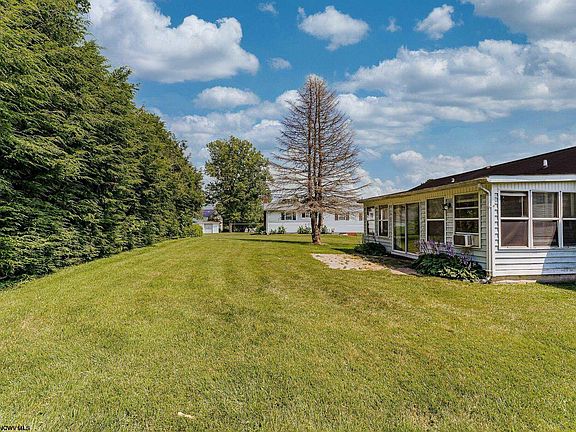 3rd image of 113 Seemont Dr