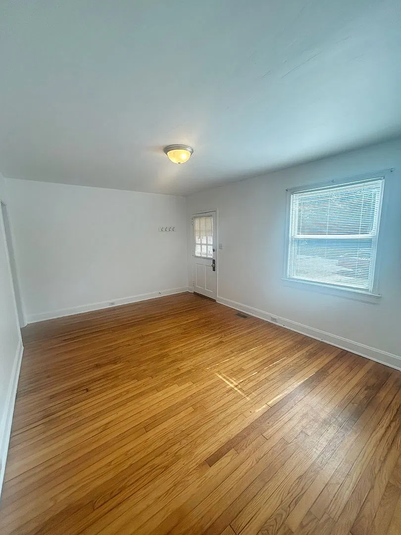 318 Clark St — Photo 3