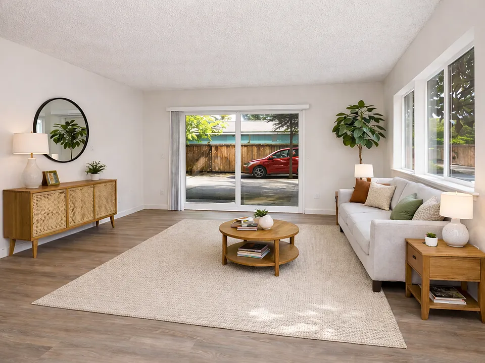 15015 Shoreline Apartments