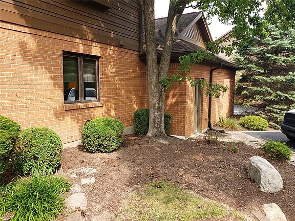 5th image of 7033 Bluffs Dr