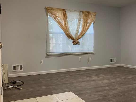 4th image of 2 Bradley Ave #1F