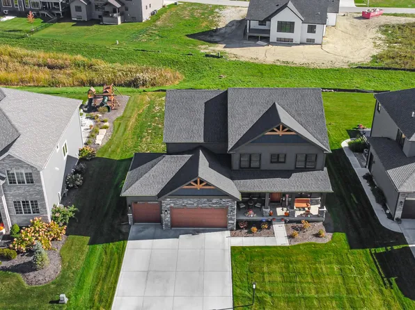 9551 Fescue Dr, Saint John, IN 46373