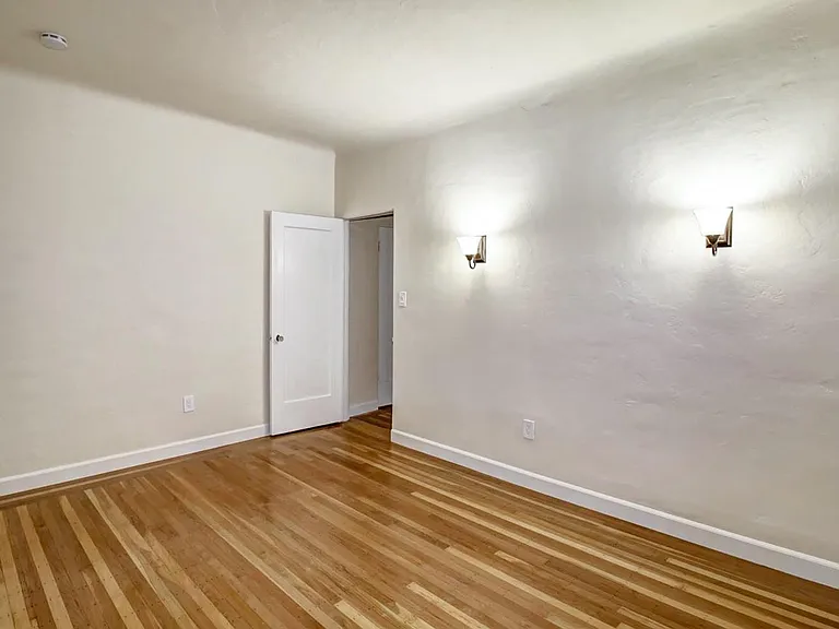 2124 P St #4 — Photo 13