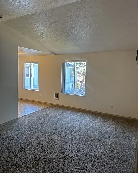 2 bed, 828 sqft, $1,295 — Photo 2