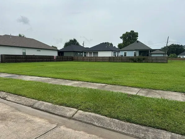 1935 Benjamin St, Arabi, LA 70032