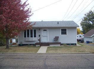 216 8th St SE, Jamestown, ND 58401