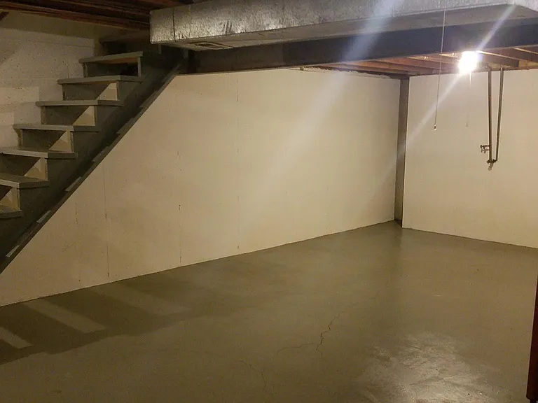 9104 Elmhurst Dr — Photo 10