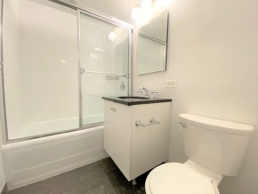 Rented by Manhattan Realty Group | media 11