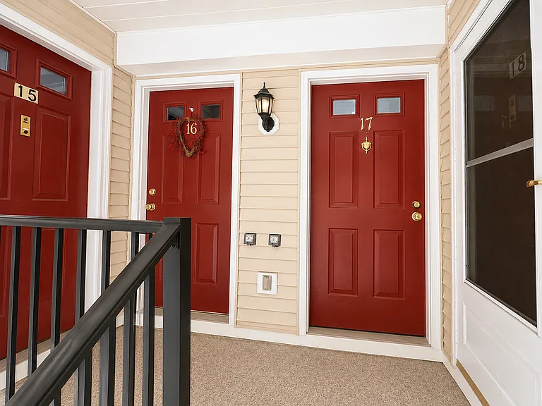 17 Barberry Ct — Photo 2