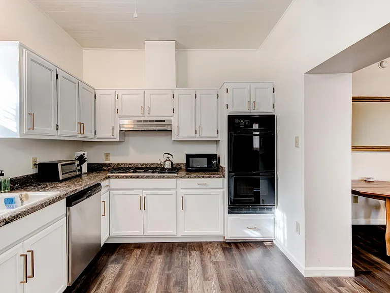 423 Pacific Ave SW — Photo 5