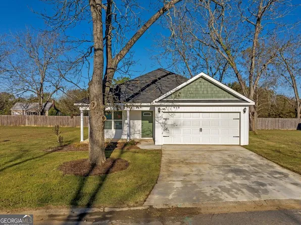 128 Village Cir, Cochran, GA 31014