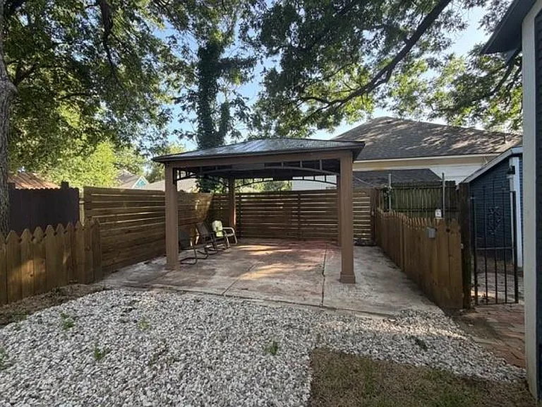 415 W Franklin St — Photo 20